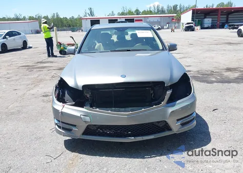 2014 Mercedes-Benz C 250 Luxury/Sport из США, поврежденный, VIN WDDGF4HB2EA958493